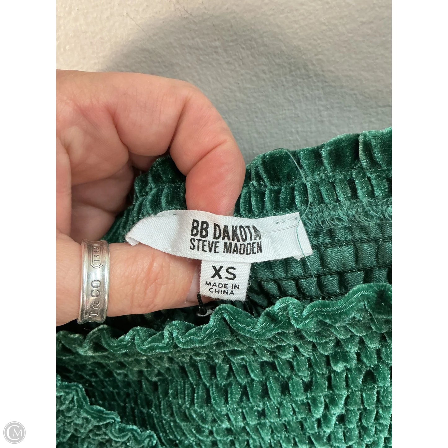 Top Long Sleeve By Steve Madden In Green, Size: Xs
