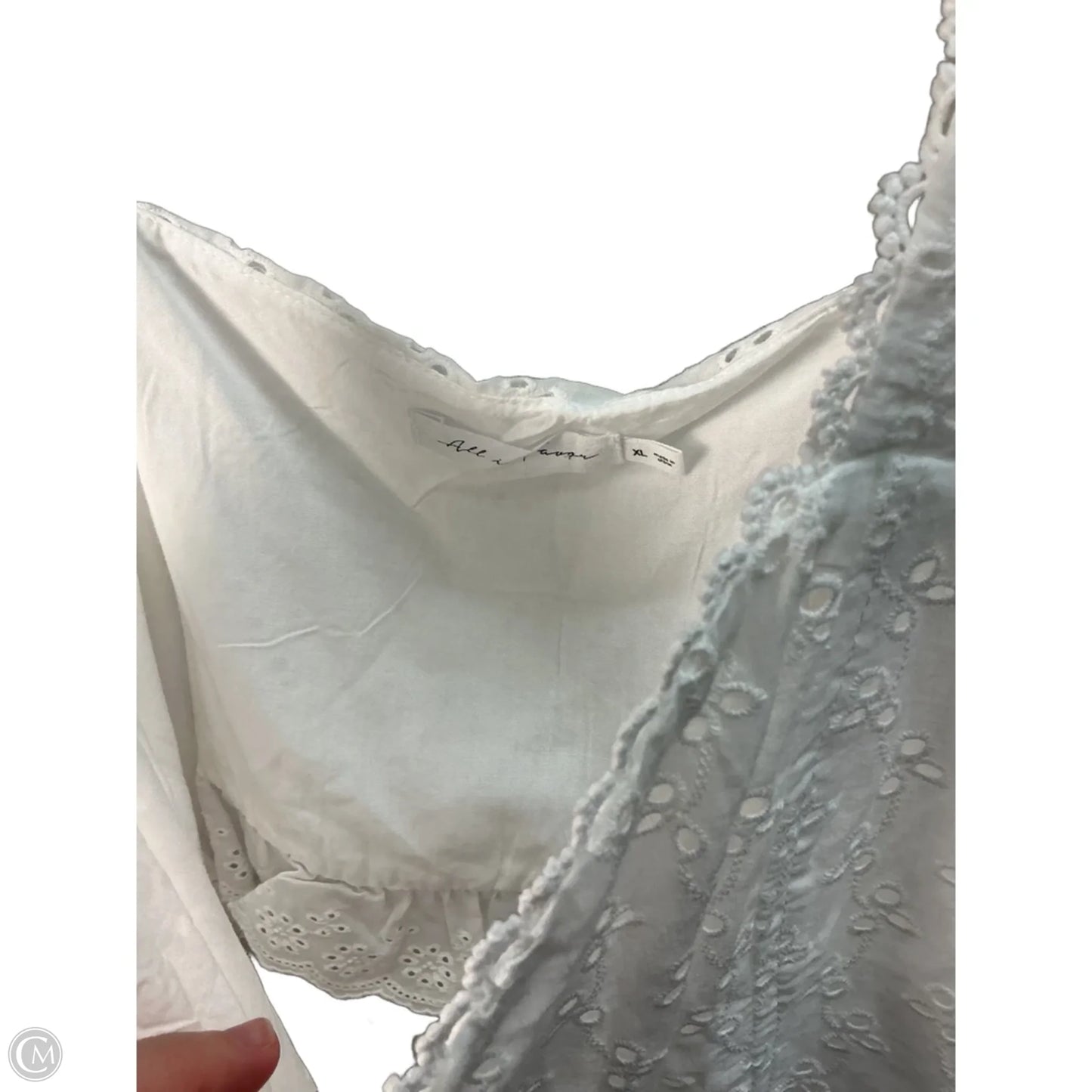 Top Sleeveless By All In Favor In White, Size: Xl