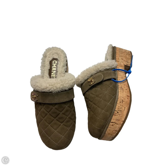 Shoes Luxury Designer By Chanel In Brown, Size: 7