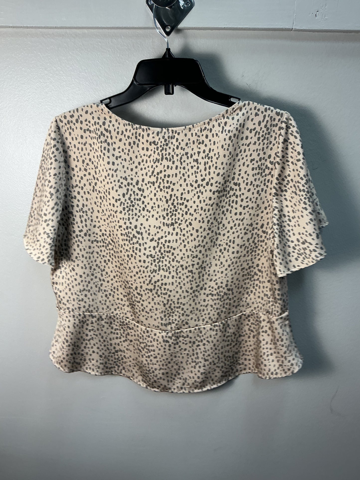 Top Short Sleeve By Express In Animal Print, Size: M